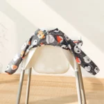 1 waterproof long-sleeve feeding bib with pockets, washable all-in-one baby bib, can be secured to high chairs and tables