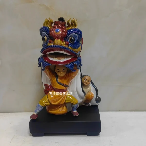 Ceramic dance lion dance Huang Feihong ornaments souvenir opening gift blessing Shiwan doll Foshan lion dance Chinese Kung Fu