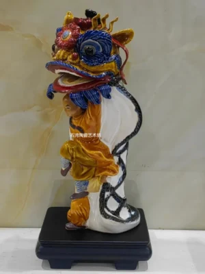 Ceramic dance lion dance Huang Feihong ornaments souvenir opening gift blessing Shiwan doll Foshan lion dance Chinese Kung Fu